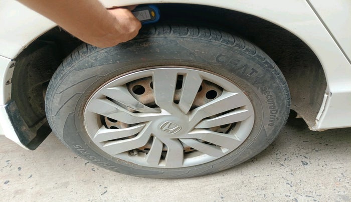 2015 Honda City 1.5L I-VTEC SV, Petrol, Manual, 1,56,301 km, tyre