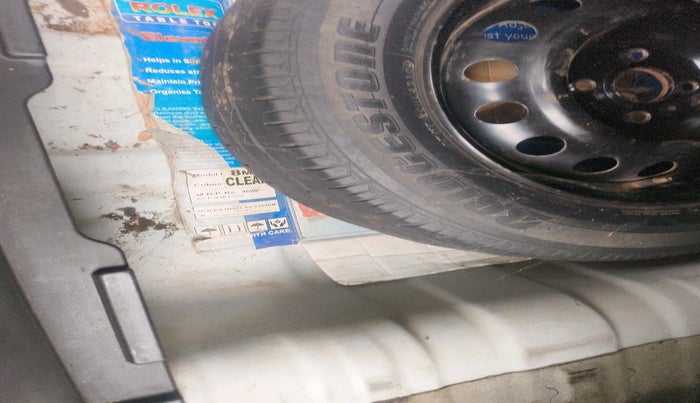 2011 Hyundai Verna TRANSFORM 1.6 VTVT, Petrol, Manual, 54,830 km, tyre