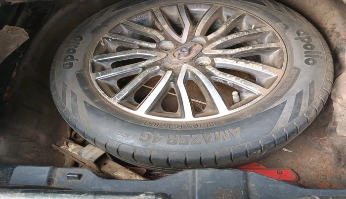 2017 Maruti Dzire ZDI PLUS AMT, Diesel, Automatic, 2,20,119 km, tyre