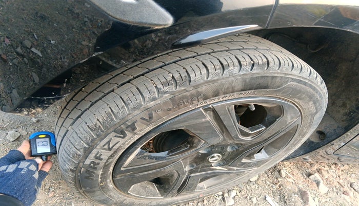 2022 Tata ALTROZ XT PETROL DARK EDITION, Petrol, Manual, 18,103 km, tyre