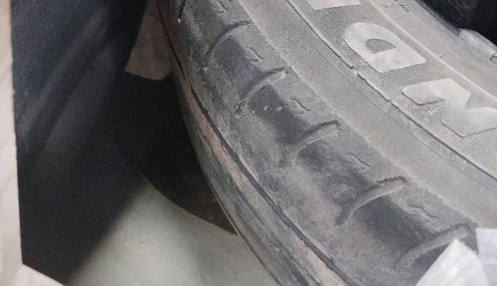 2019 Mahindra XUV300 W8 1.5 DIESEL, Diesel, Manual, 1,44,475 km, tyre
