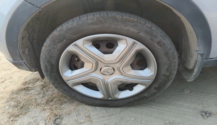 2020 Tata NEXON XM SUNROOF DIESEL, Diesel, Manual, 1,76,969 km, tyre