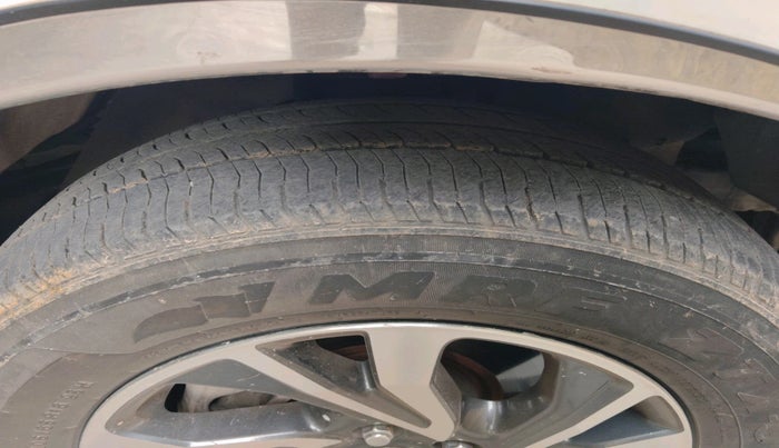 2021 Toyota Innova Crysta 2.4 GX 8 STR, Diesel, Manual, 1,03,461 km, tyre