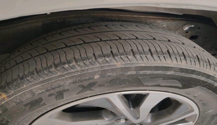 2021 Toyota Innova Crysta 2.4 GX 8 STR, Diesel, Manual, 1,03,461 km, tyre