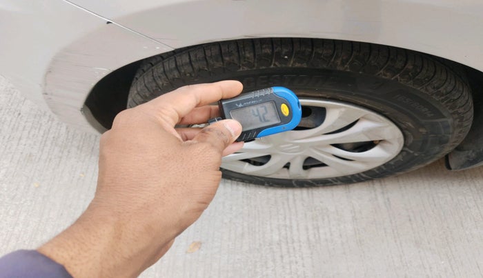 2018 Maruti Swift VXI, Petrol, Manual, 1,34,932 km, tyre