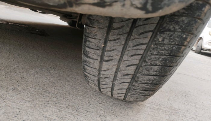 2018 Maruti Swift VXI, Petrol, Manual, 1,34,932 km, tyre