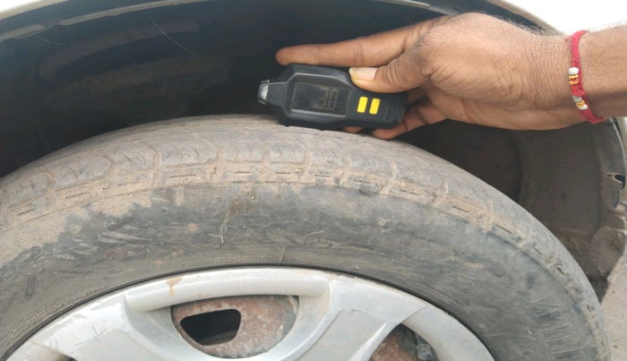 2011 Hyundai Accent GLE, CNG, Manual, 84,849 km, tyre