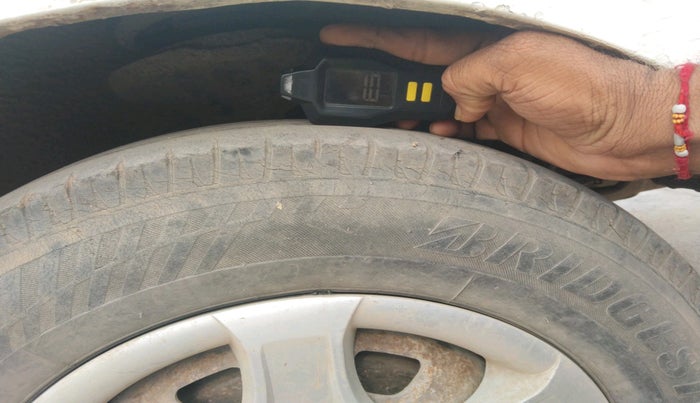 2011 Hyundai Accent GLE, CNG, Manual, 84,849 km, tyre