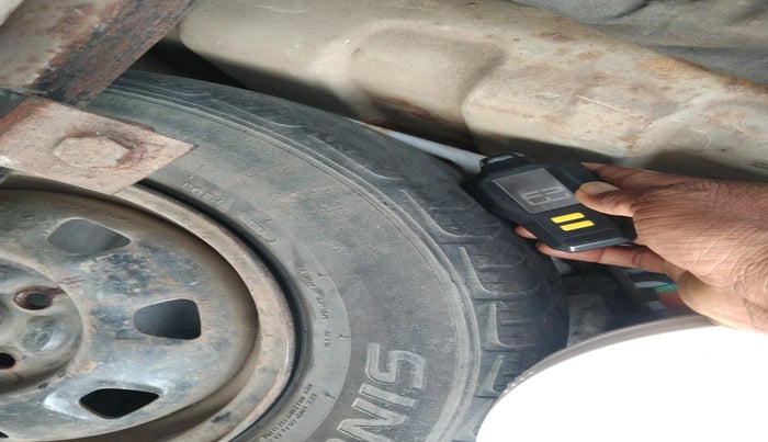 2011 Hyundai Accent GLE, CNG, Manual, 84,849 km, tyre