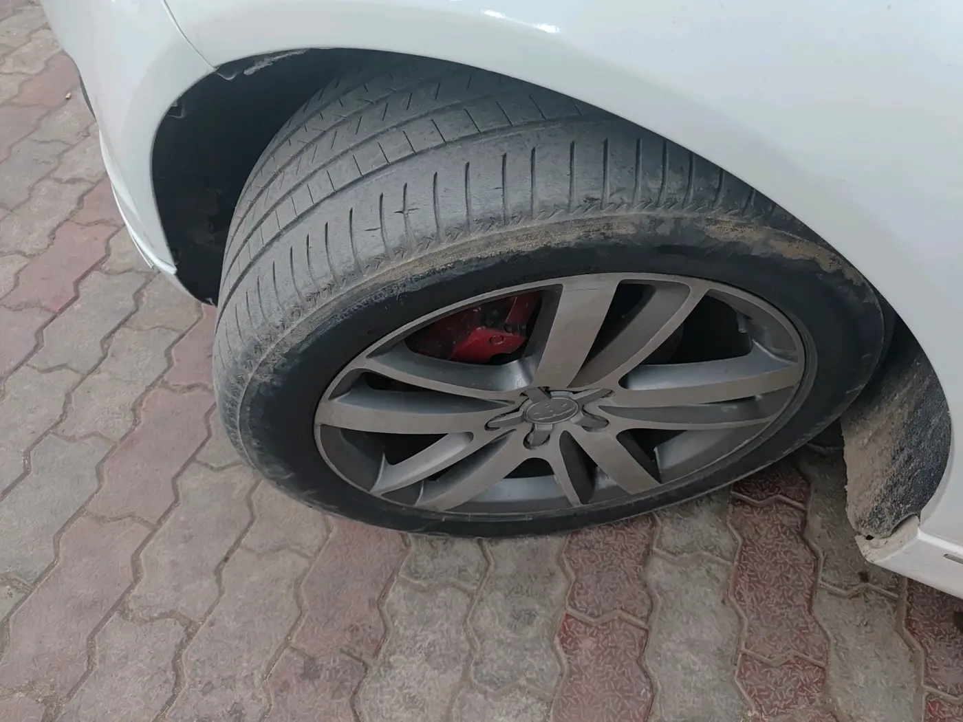 2012 Audi Q7 3.0 TDI QUATTRO, Diesel, Automatic, 1,08,861 km, tyre