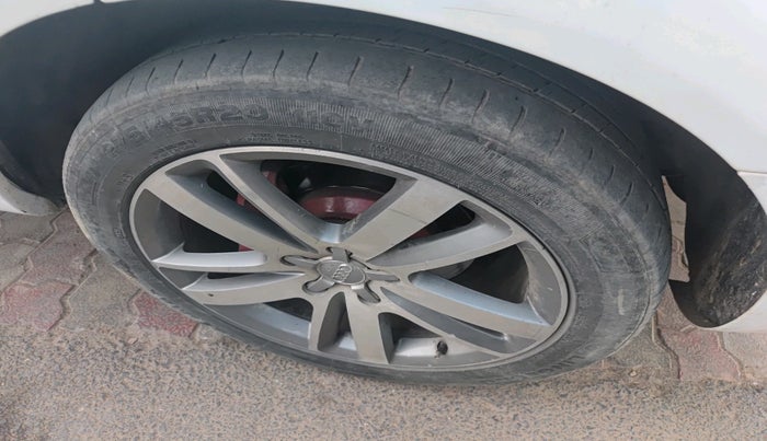 2012 Audi Q7 3.0 TDI QUATTRO, Diesel, Automatic, 1,08,861 km, tyre