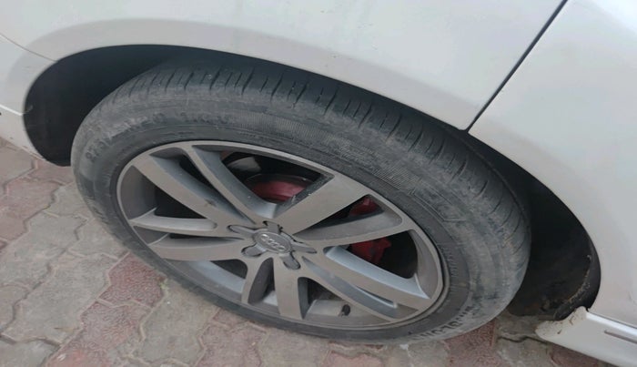 2012 Audi Q7 3.0 TDI QUATTRO, Diesel, Automatic, 1,08,861 km, tyre