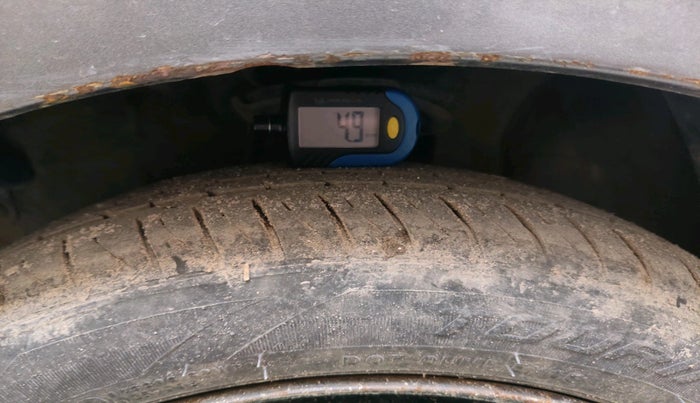 2012 Hyundai i10 MAGNA 1.2, Petrol, Manual, 1,06,133 km, tyre