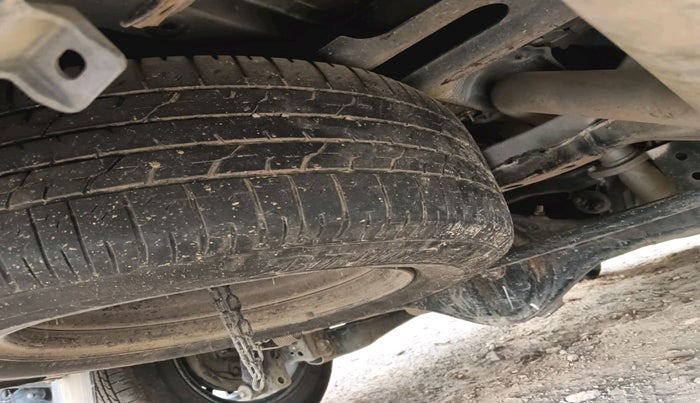 2011 Toyota Innova 2.5 G4 7 STR, Diesel, Manual, 1,41,374 km, tyre