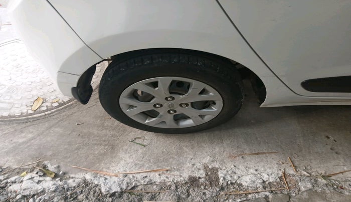 2016 Hyundai Grand i10 MAGNA AT 1.2 KAPPA VTVT, Petrol, Automatic, 29,029 km, tyre