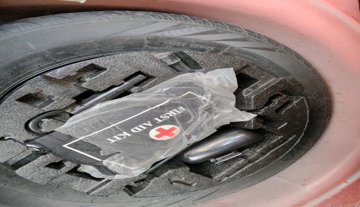 2017 Volkswagen Polo COMFORTLINE 1.2L, Petrol, Manual, 55,480 km, tyre