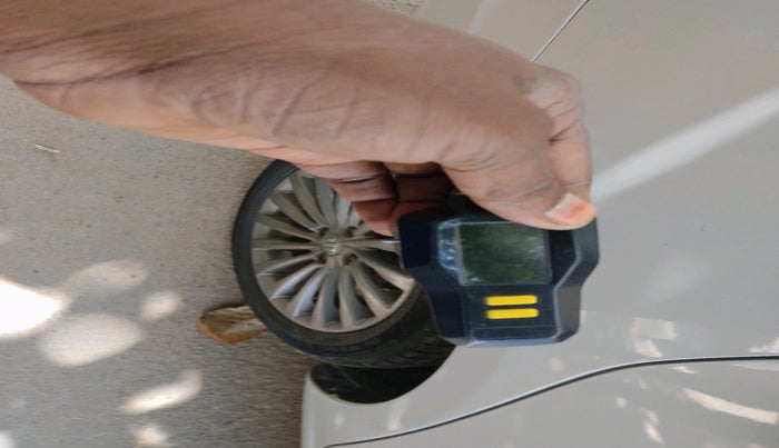 2015 Maruti Ciaz ZXI+, Petrol, Manual, 1,37,835 km, tyre