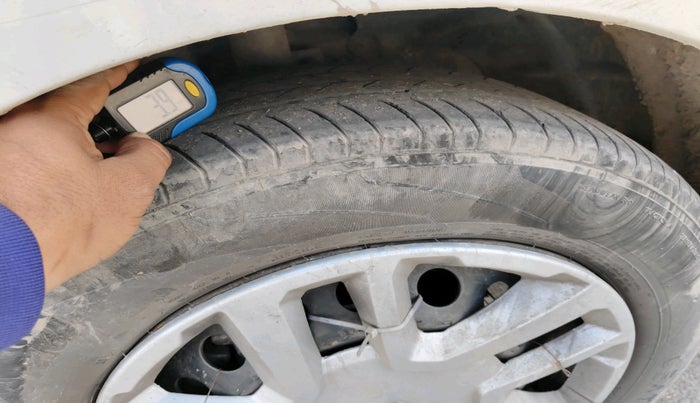 2014 Ford Ecosport AMBIENTE 1.5L DIESEL, Diesel, Manual, 1,14,579 km, tyre