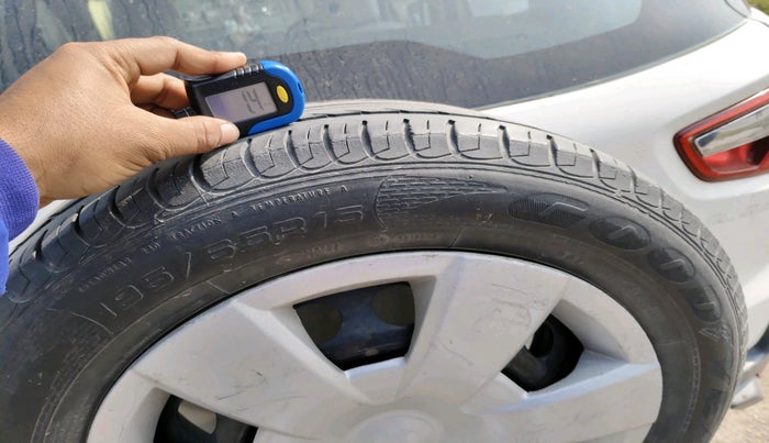 2014 Ford Ecosport AMBIENTE 1.5L DIESEL, Diesel, Manual, 1,14,579 km, tyre