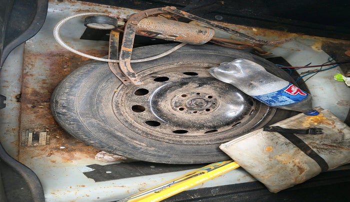 2011 Fiat Linea ACTIVE 1.4 L, Petrol, Manual, 76,177 km, tyre