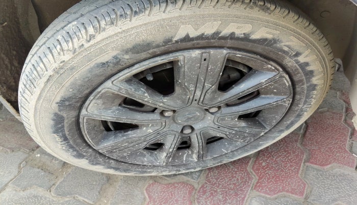 2020 Renault Kwid CLIMBER 1.0 AMT (O), Petrol, Automatic, 61,704 km, tyre