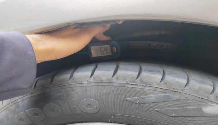 2016 Volkswagen Vento HIGHLINE 1.6 MPI, Petrol, Manual, 1,43,291 km, tyre