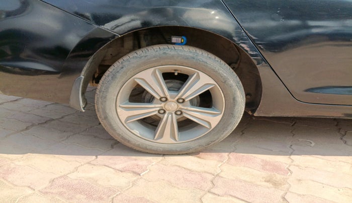 2017 Hyundai Verna 1.6 SX (O) CRDI MT, Diesel, Manual, 1,30,188 km, tyre