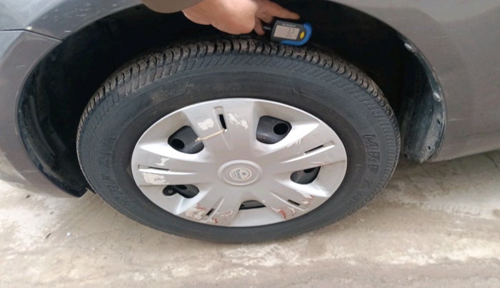 2015 Maruti Swift VXI, Petrol, Manual, 44,851 km, tyre