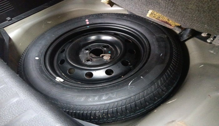 2015 Maruti Swift VXI, Petrol, Manual, 44,851 km, tyre