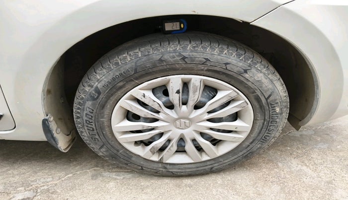 2018 Maruti Dzire VXI, Petrol, Manual, 1,01,193 km, tyre