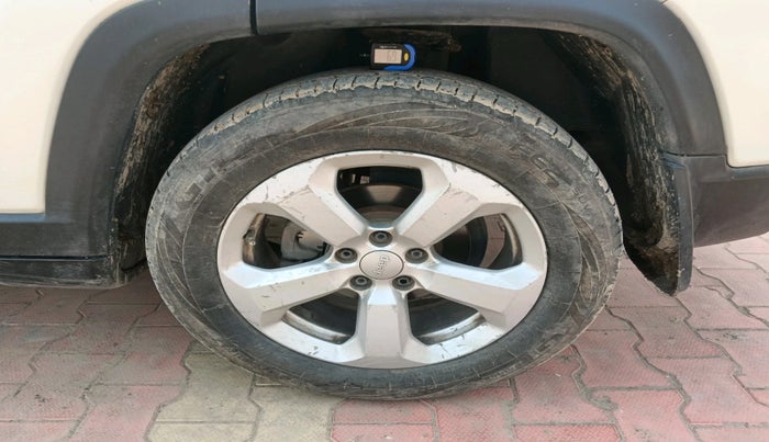 2017 Jeep Compass LONGITUDE (O) 2.0 DIESEL, Diesel, Manual, 1,35,875 km, tyre