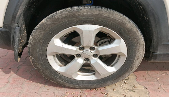 2017 Jeep Compass LONGITUDE (O) 2.0 DIESEL, Diesel, Manual, 1,35,875 km, tyre