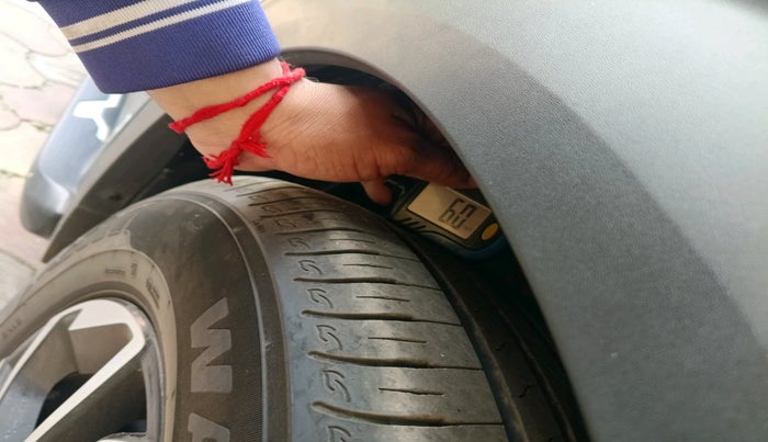 2023 KIA CARENS PRESTIGE PLUS 1.5 PETROL IMT 7 STR, Petrol, Manual, 7,889 km, tyre