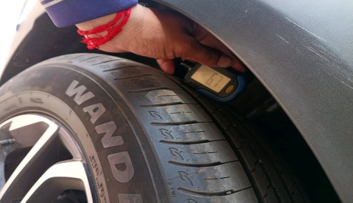 2023 KIA CARENS PRESTIGE PLUS 1.5 PETROL IMT 7 STR, Petrol, Manual, 7,889 km, tyre