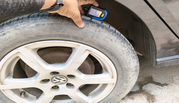 2013 Volkswagen Vento HIGHLINE DIESEL 1.6, Diesel, Manual, 86,376 km, tyre