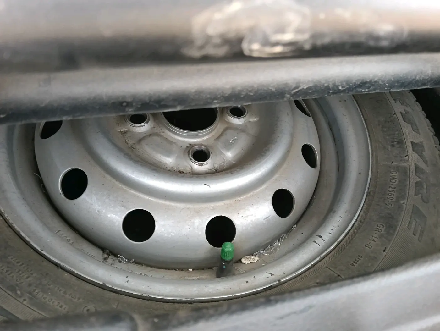 2013 Maruti Wagon R 1.0 LXI CNG, CNG, Manual, 1,24,441 km, tyre