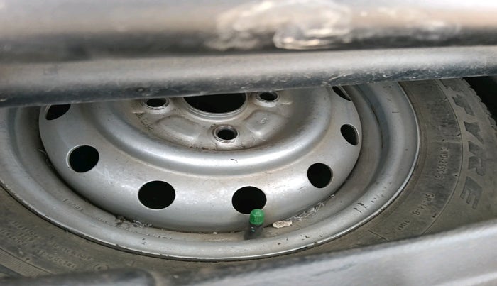 2013 Maruti Wagon R 1.0 LXI CNG, Petrol, Manual, 1,24,441 km, tyre