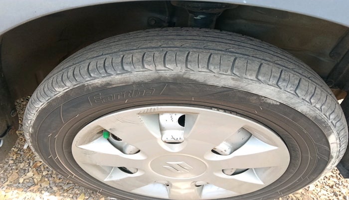 2013 Maruti Wagon R 1.0 LXI CNG, Petrol, Manual, 1,24,441 km, tyre