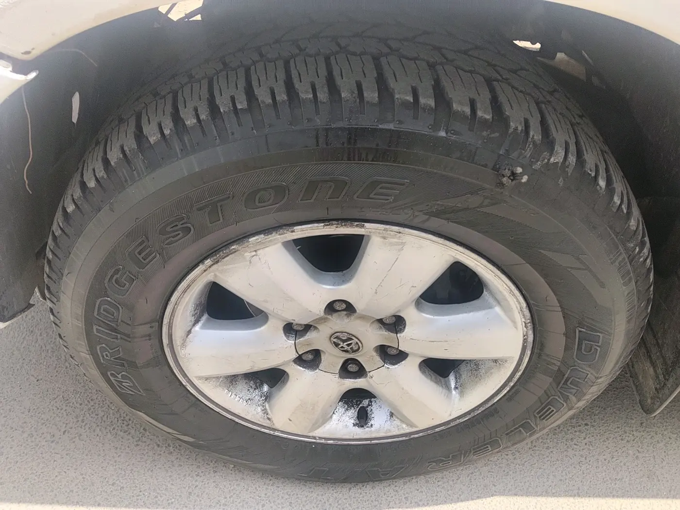 2011 Toyota Fortuner 3.0 4X4 MT, Diesel, Manual, 2,27,223 km, tyre