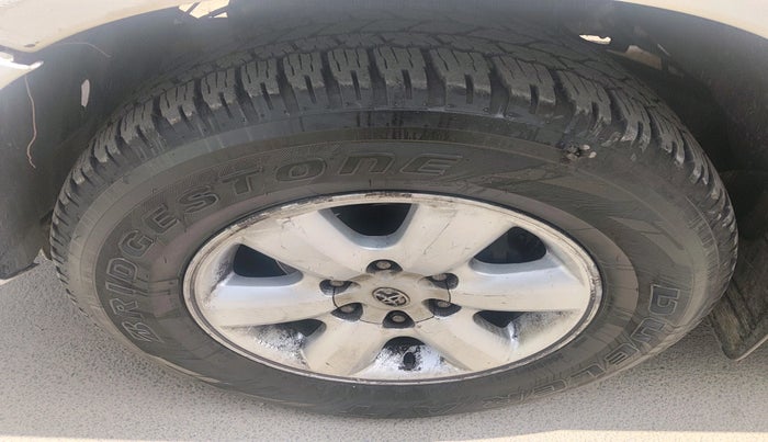 2011 Toyota Fortuner 3.0 4X4 MT, Diesel, Manual, 2,27,223 km, tyre