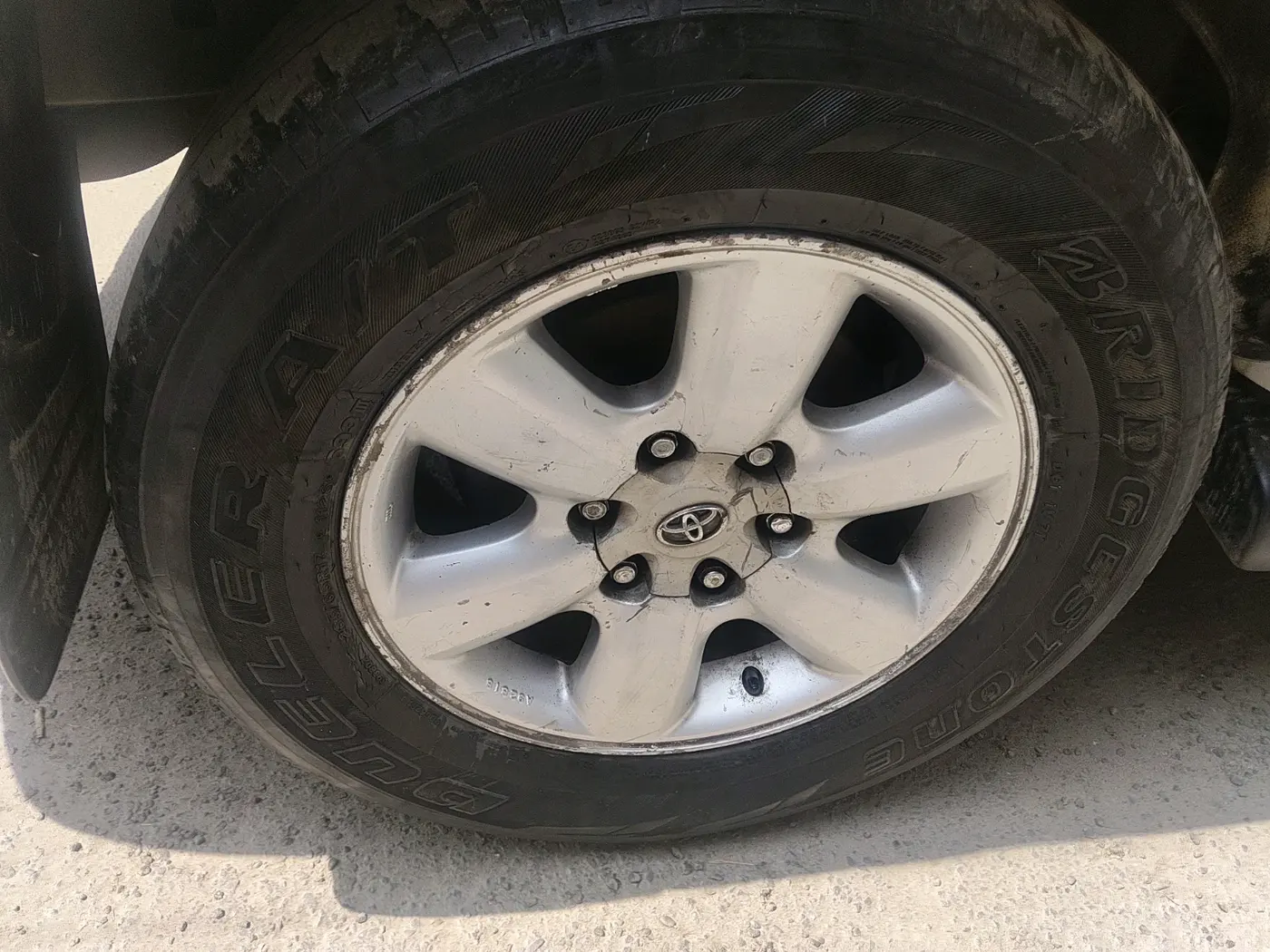 2011 Toyota Fortuner 3.0 4X4 MT, Diesel, Manual, 2,27,223 km, tyre