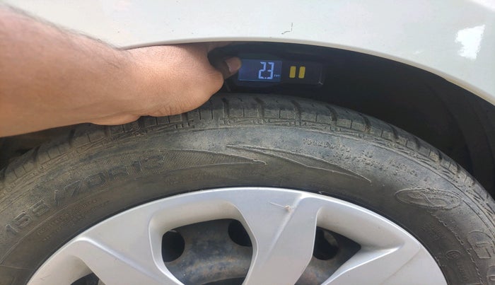 2015 Hyundai Eon MAGNA +, Petrol, Manual, 31,974 km, tyre