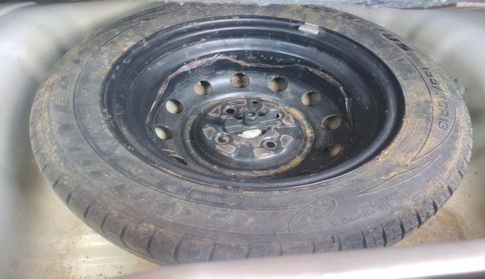 2015 Hyundai Eon MAGNA +, Petrol, Manual, 31,974 km, tyre