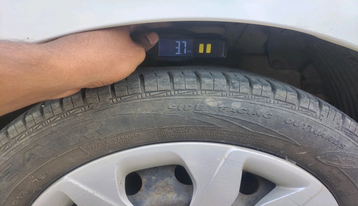 2015 Hyundai Eon MAGNA +, Petrol, Manual, 31,974 km, tyre