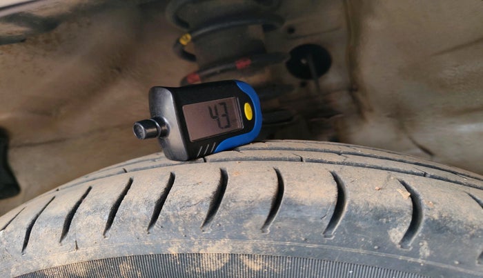 2012 Maruti Alto 800 LXI, Petrol, Manual, 1,04,755 km, tyre