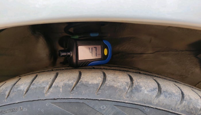 2012 Maruti Alto 800 LXI, Petrol, Manual, 1,04,755 km, tyre