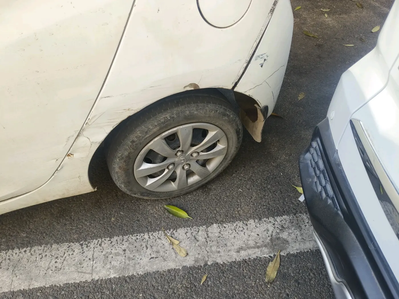 2012 Hyundai Eon MAGNA +, Petrol, Manual, 1,03,716 km, tyre