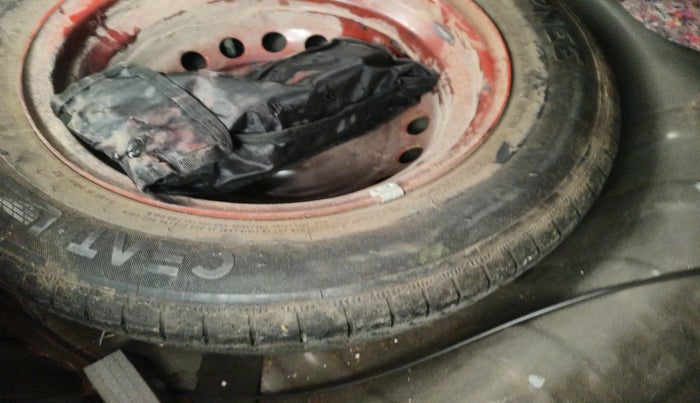 2021 Renault Kwid RXT 1.0 (O), Petrol, Manual, 30,575 km, tyre