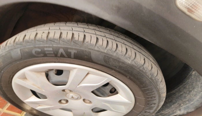 2021 Renault Kwid RXT 1.0 (O), Petrol, Manual, 30,575 km, tyre