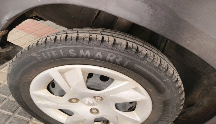 2021 Renault Kwid RXT 1.0 (O), Petrol, Manual, 30,575 km, tyre